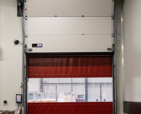 Veilige en betrouwbare snelloopdeuren voor soepele logistieke processen