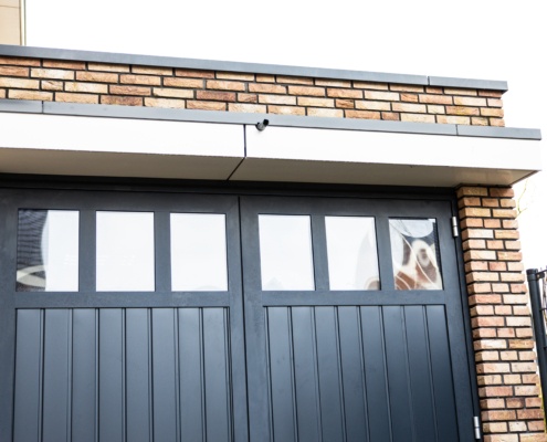 Energie-efficiënte openslaande garagedeuren: comfort en kostenbesparing gecombineerd
